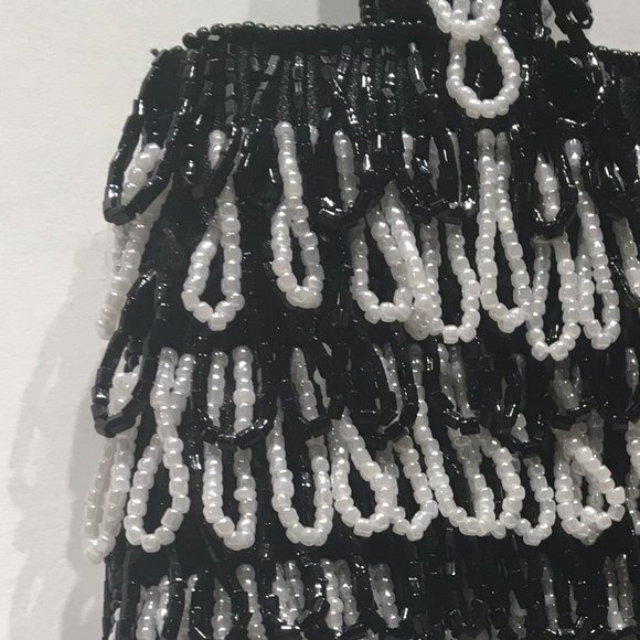 BLACK AND WHITE BEADED FLAPPER STYLE BAG - Picture 14 of 15